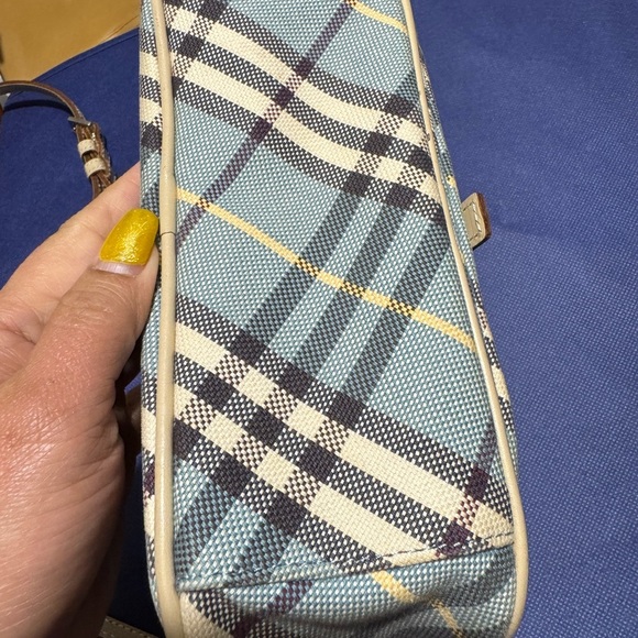 Burberry Plaid Crossbody Bag with Adjustable Strap - Picture 5 of 10